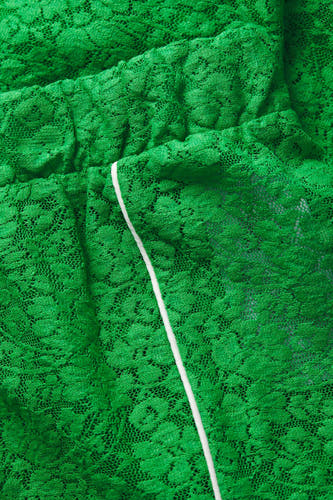 Short vert de JJXX, avec une délicate texture en dentelle et un bord blanc.