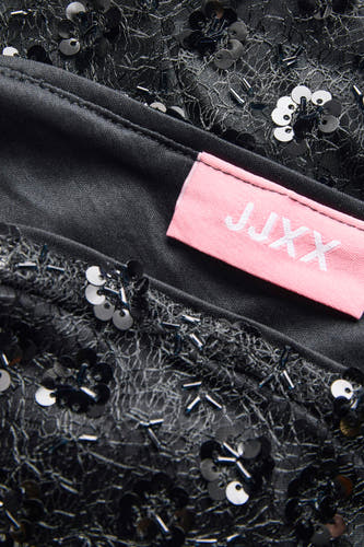 Blouse noire sans manches de JJXX, détaillée avec des strass et des perles.