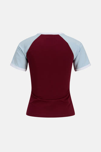T-shirt Bordeaux à manches courtes de JJXX, avec des manches raglan bleu clair et un bord blanc, dos.
