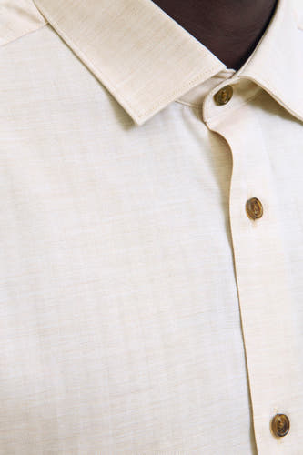 Chemise beige à longues manches de PREMIUM by JACK & JONES, avec un motif subtil en écailles de poisson.