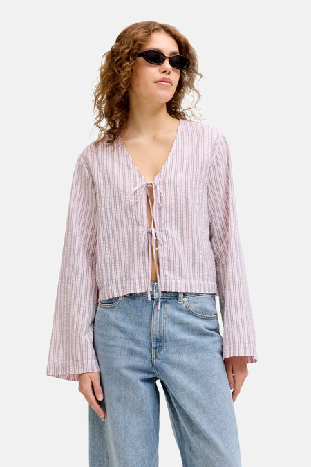 Chemise rose à manches longues, rayures verticales et détail noué de JJXX.