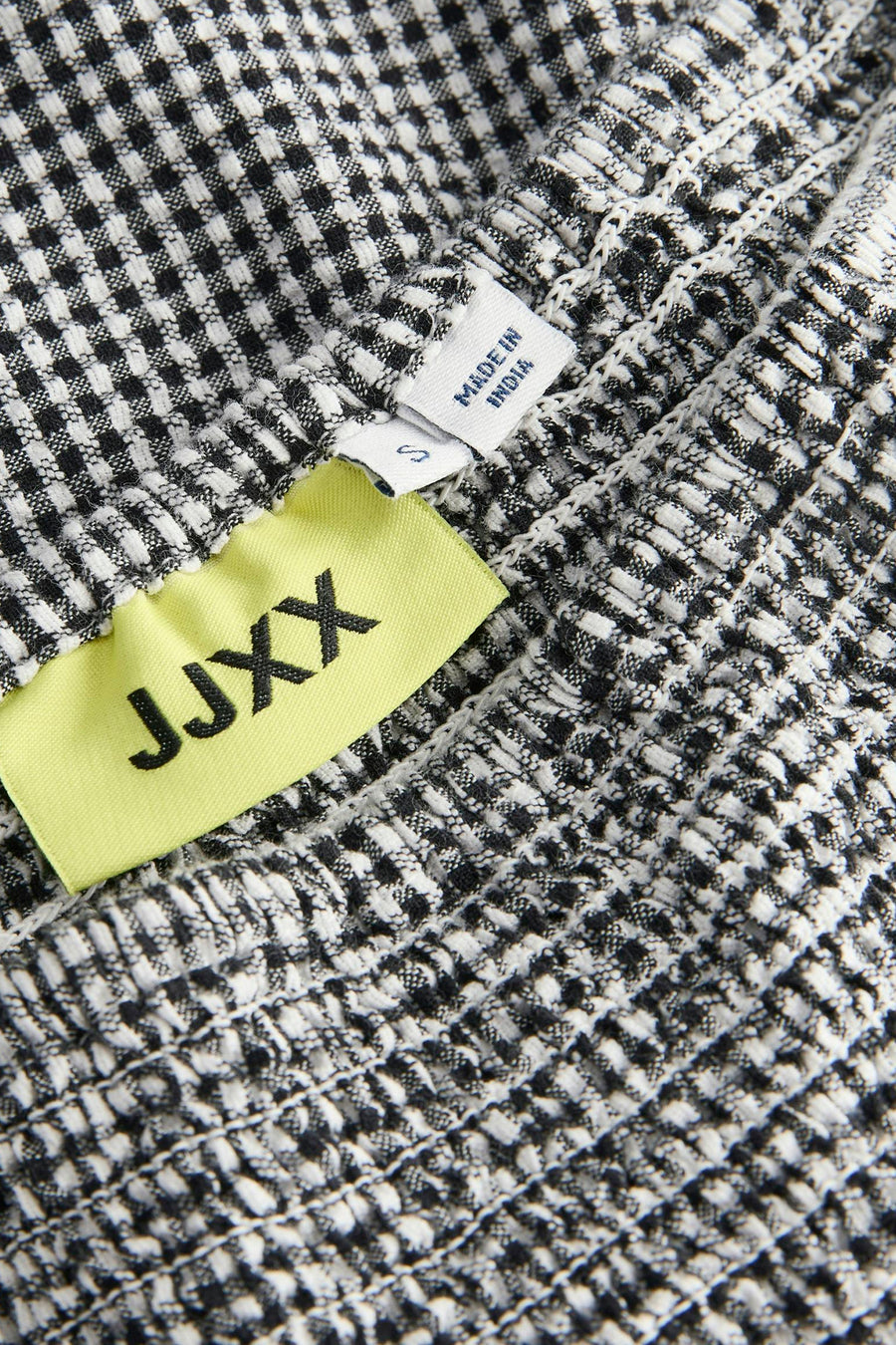 Jupe multicolore de JJXX, avec un motif à carreaux noir et blanc fin et des détails élastiques.