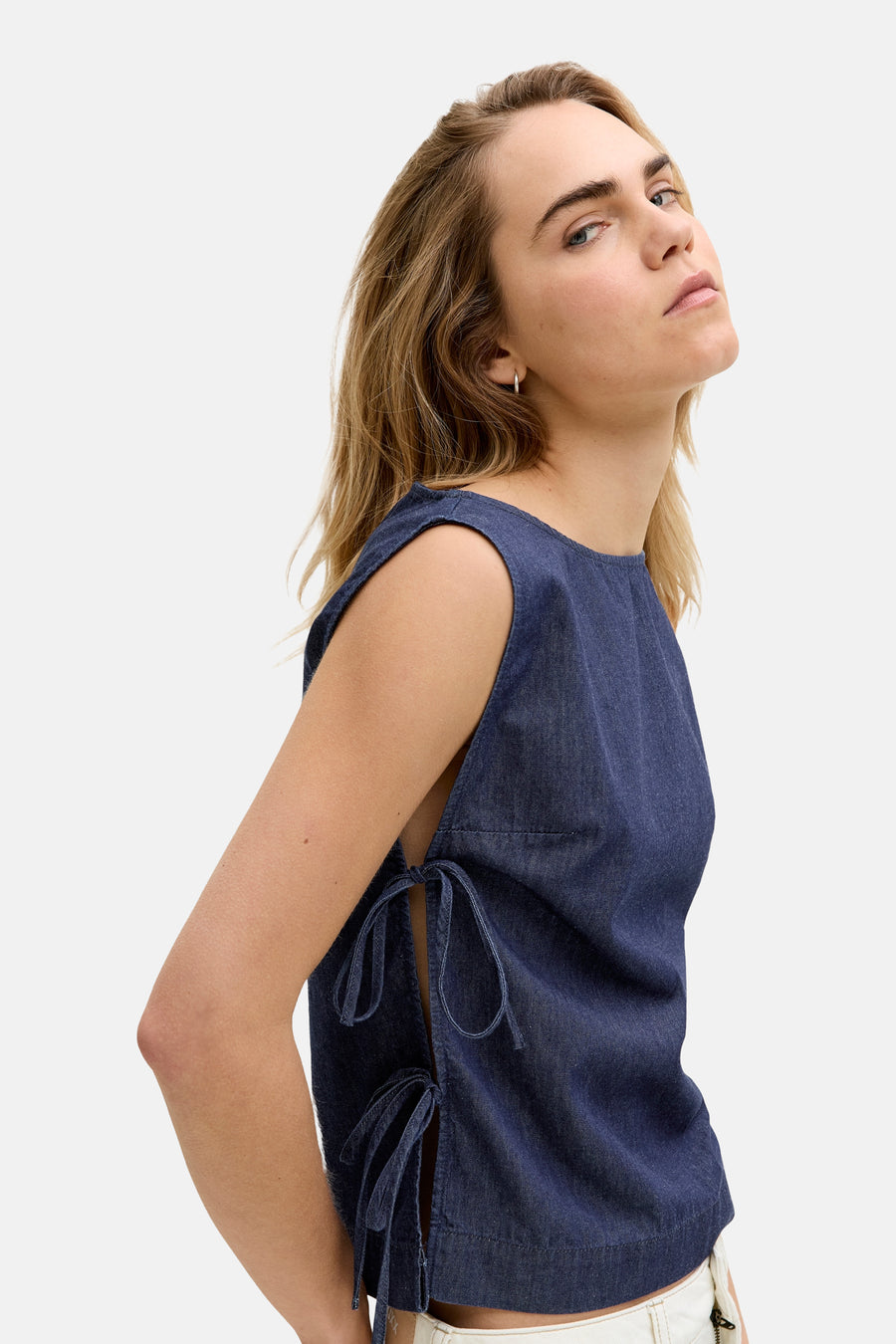 Chemise en jean bleu foncé sans manches de JJXX avec détails à nouer sur les côtés.
