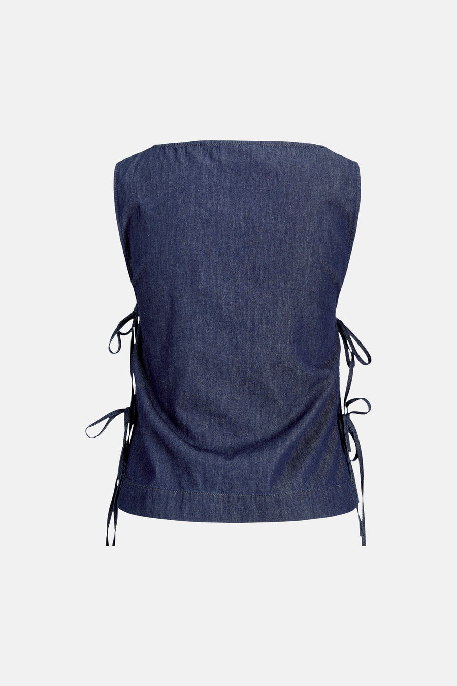 Chemisier en denim bleu foncé de JJXX, sans manches avec détails de nœud sur les côtés, vue arrière.