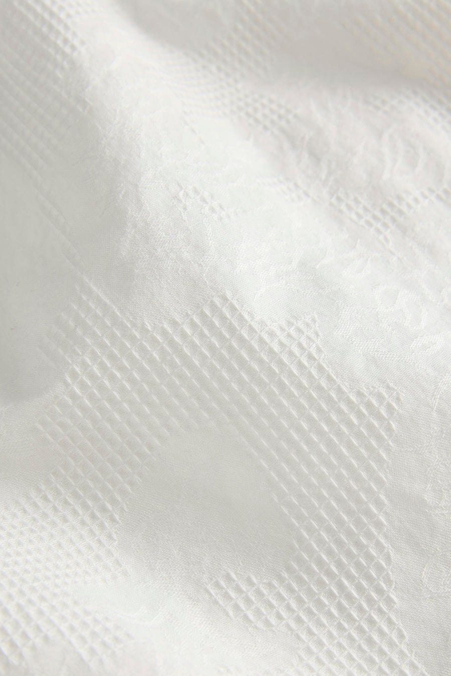Short blanc JJXX avec des motifs subtils à carreaux et floraux tissés.