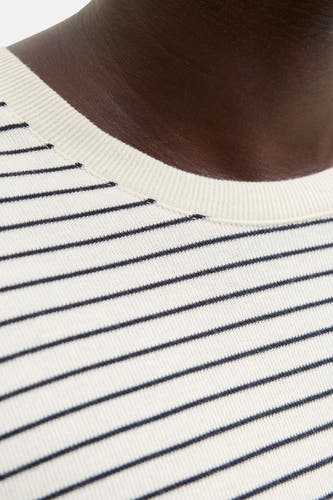 T-shirt beige à manches courtes de ORIGINALS BY JACK & JONES, avec un motif rayé et un col rond.