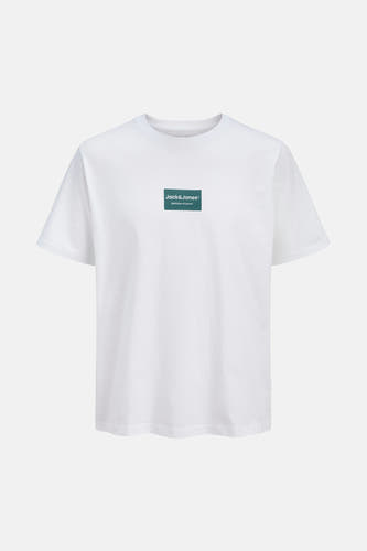 T-shirt blanc à manches courtes de CORE by JACK & JONES, avec un logo rectangulaire sur la poitrine.