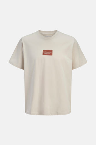 T-shirt beige à manches courtes de CORE BY JACK & JONES, avec un logo rectangulaire sur la poitrine.
