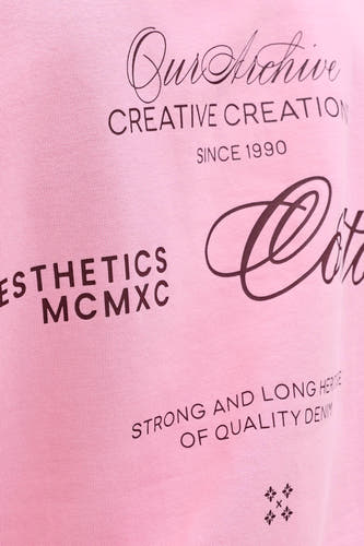 Gilet rose d'ORIGINALS BY JACK & JONES, avec des inscriptions et des détails graphiques.