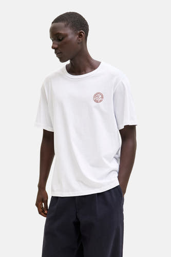 T-shirt blanc à manches courtes d'ORIGINALS BY JACK & JONES, avec col rond et petit logo sur la poitrine.