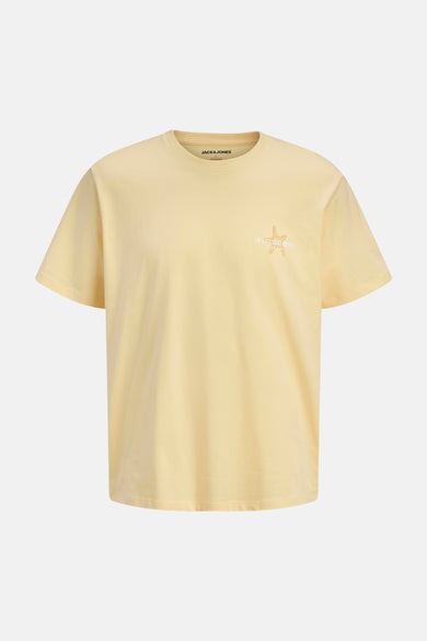 T-shirt jaune de ORIGINALS BY JACK & JONES avec col rond et un imprimé étoile de mer avec 'JJ STUDIO 1990' sur la poitrine.