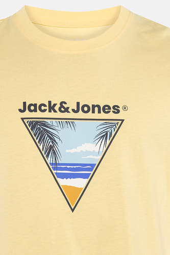 T-shirt à manches courtes jaune de ORIGINALS BY JACK & JONES, avec un imprimé de paysage tropical dans un triangle.