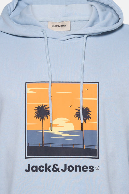 Sweatshirt à capuche bleu de ORIGINALS BY JACK & JONES, avec un imprimé graphique d'un coucher de soleil et de palmiers.