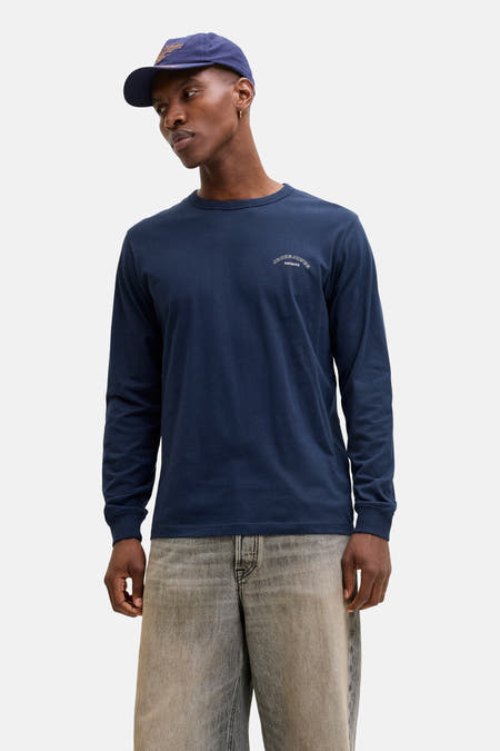 T-shirt bleu à manches longues d'ORIGINALS BY JACK & JONES, avec un petit logo sur la poitrine.