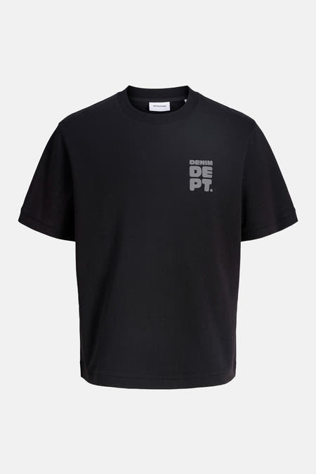 Pull noir de CORE BY JACK & JONES, avec col côtelé et une étiquette blanche visible.