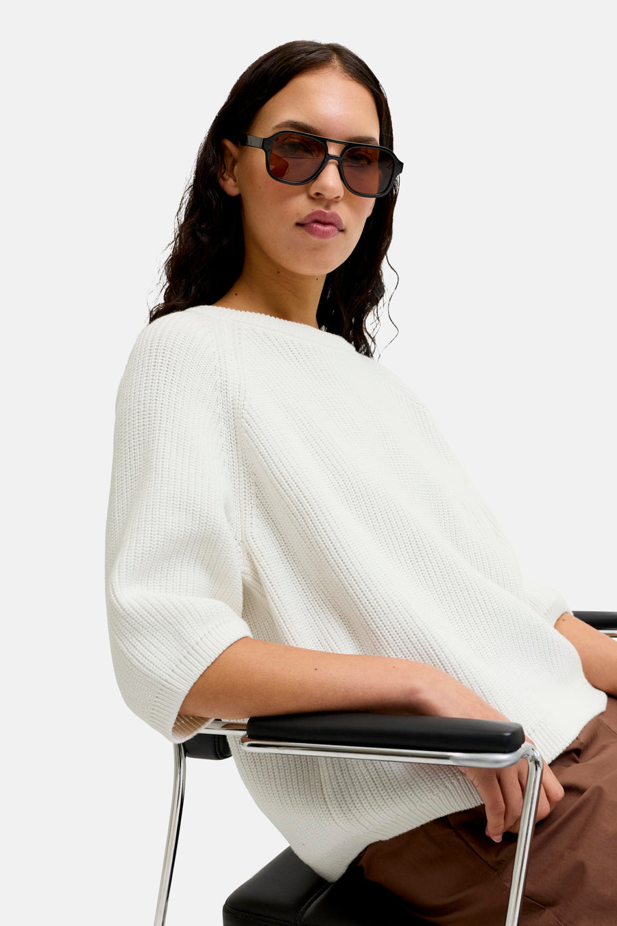 Pull blanc à col rond de JJXX, avec une texture en maille fine et des manches trois-quarts.