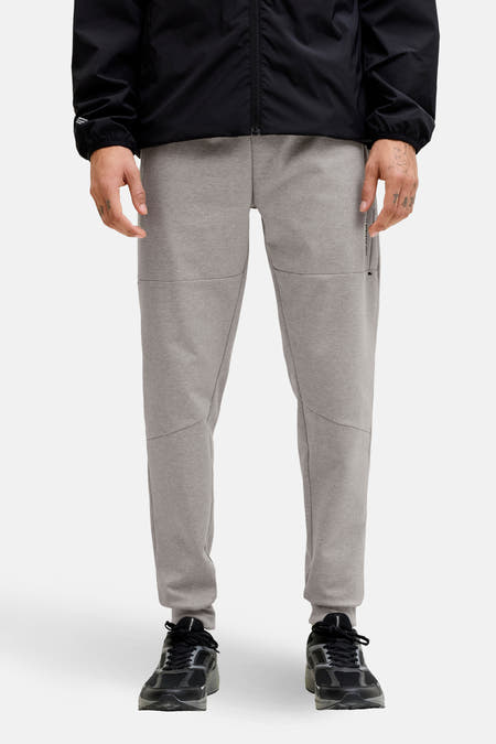 Pantalon de jogging gris de JACK & JONES JEANS INTELLIGENCE, avec ce taille élastique et des jambes droites.