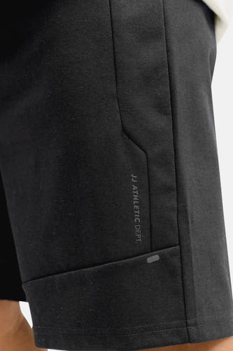 Short noir de JACK & JONES JEANS INTELLIGENCE, avec un imprimé texte subtil sur la jambe.