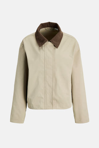 Manteau court beige de JJXX avec un col en corduroy marron.