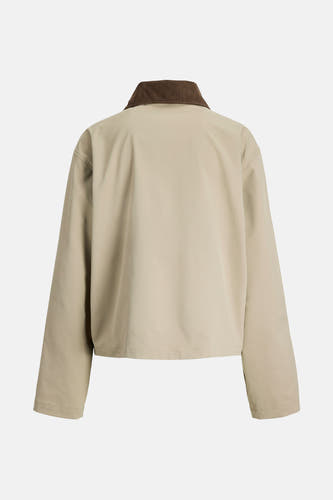 Manteau beige court de JJXX, avec une capuche en corduroy marron, vu de derrière.