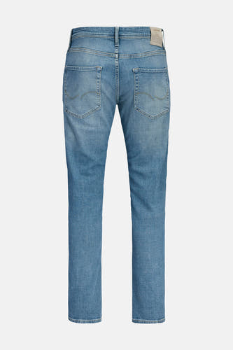Jean fuselé bleu en denim par JACK & JONES, avec poches arrière et une étiquette de marque sur la ceinture.