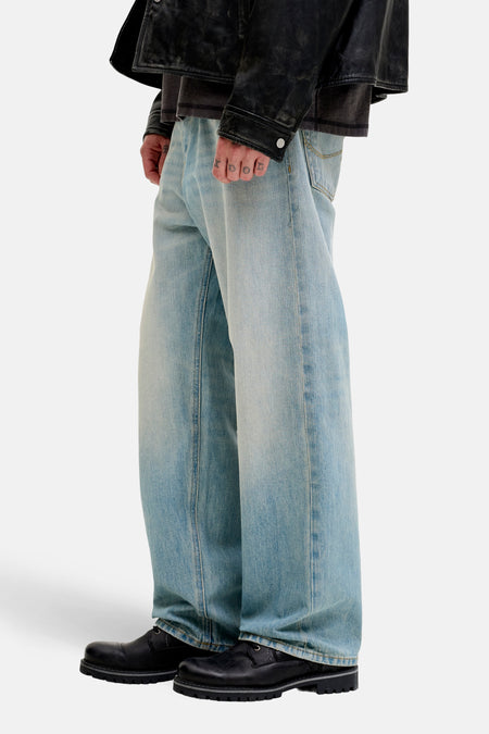 Jean ample bleu clair en denim de JACK & JONES JEANS INTELLIGENCE, avec coutures apparentes.