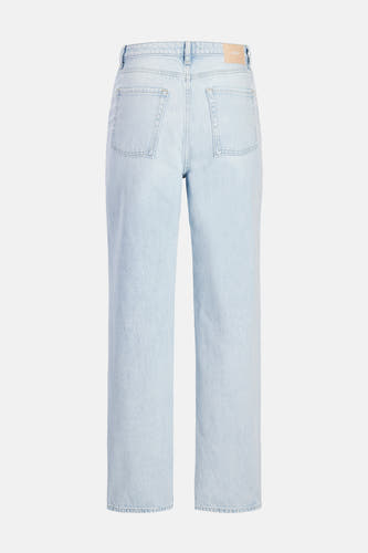 Jean droit bleu clair de JJXX, avec poches arrière et une étiquette de marque en cuir sur la ceinture.