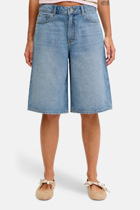 Short en jean bleu moyen de JJXX, avec des jambes larges et un look décontracté.