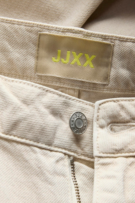 Crèmekleurige jeans met rits en JJXX-logo.
