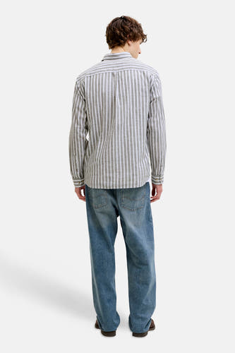 Chemise multicolore à manches longues de PREMIUM by JACK & JONES, rayée et associée à un jean bleu.