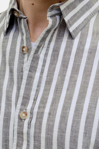 Chemise rayée multicolore de PREMIUM by JACK & JONES, à manches courtes et fermeture boutonnée, à porter de manière décontractée.