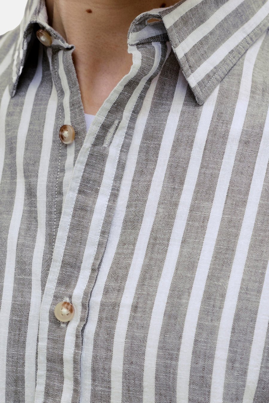 Chemise rayée multicolore de PREMIUM by JACK & JONES, à manches courtes et fermeture boutonnée, à porter de manière décontractée.
