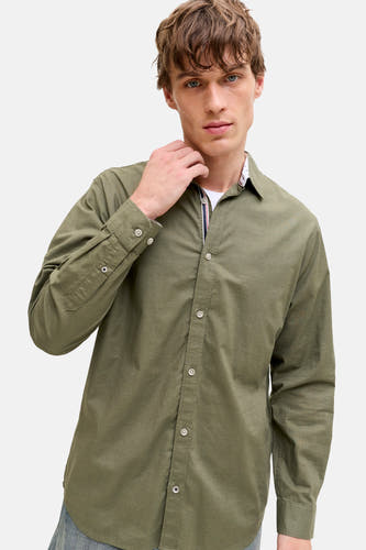 Chemise verte à manches longues de PREMIUM by JACK & JONES, avec fermeture boutonnée et texture subtile.