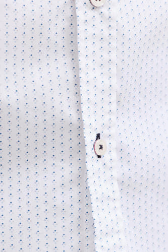 Wit hemd met multicolor patroon van PREMIUM by JACK & JONES, met kleine blauwe en lichtblauwe ruitjes en knoop met rode rand.