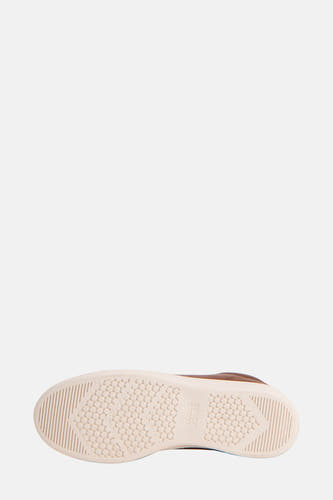 Sneakers bruns d'ACCESSORIES BY JACK & JONES, avec une semelle blanche à motif losange et des rayures.