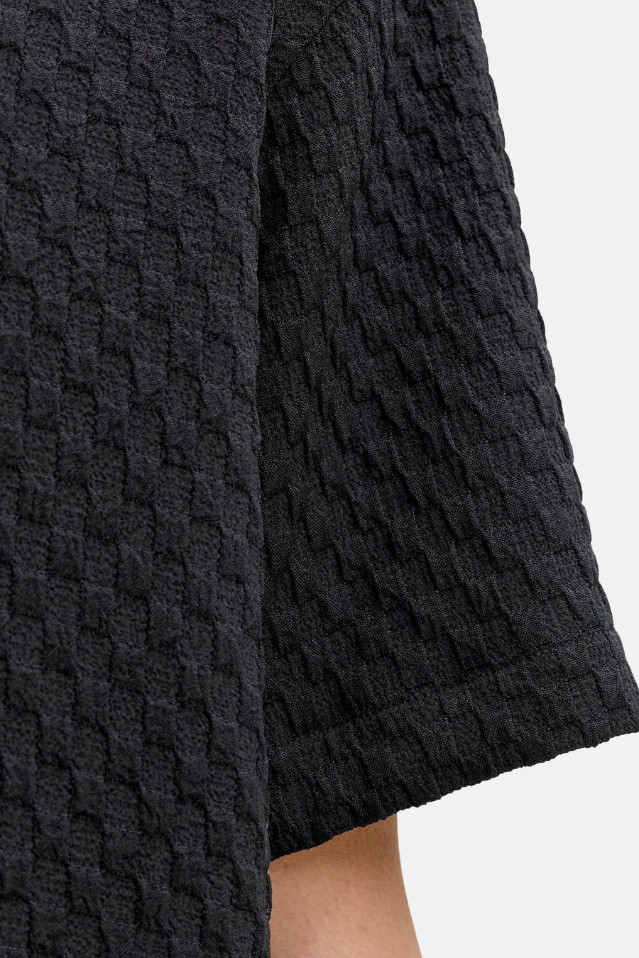Chemise noire de CORE BY JACK & JONES, à manches courtes et à la surface texturée.
