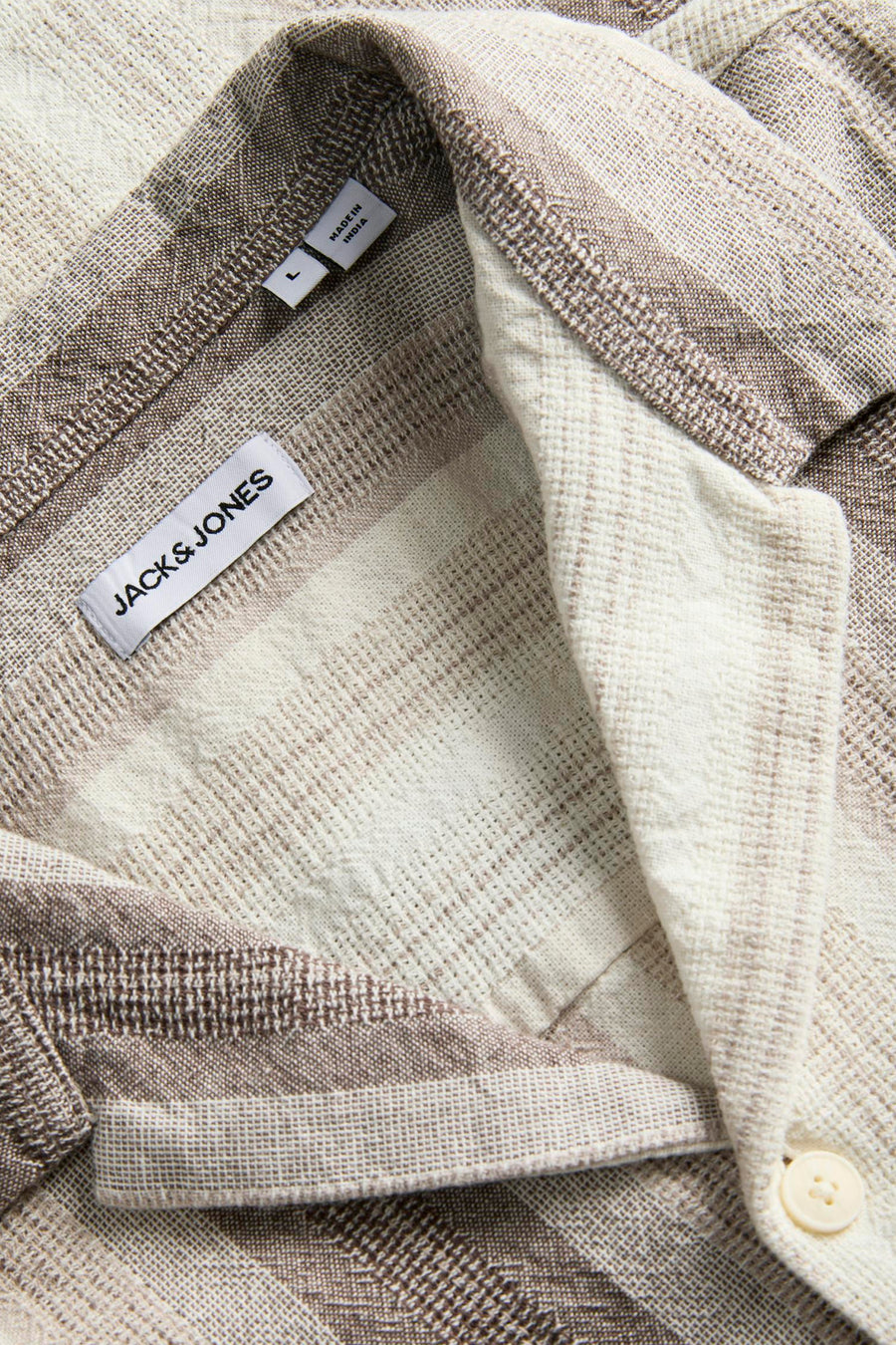 Chemise beige de ORIGINALS BY JACK & JONES, avec un motif rayé et un détail de col remarquable.