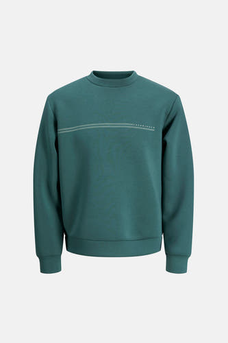 Pull bleu de CORE BY JACK & JONES, avec de subtils détails de rayures sur la poitrine.