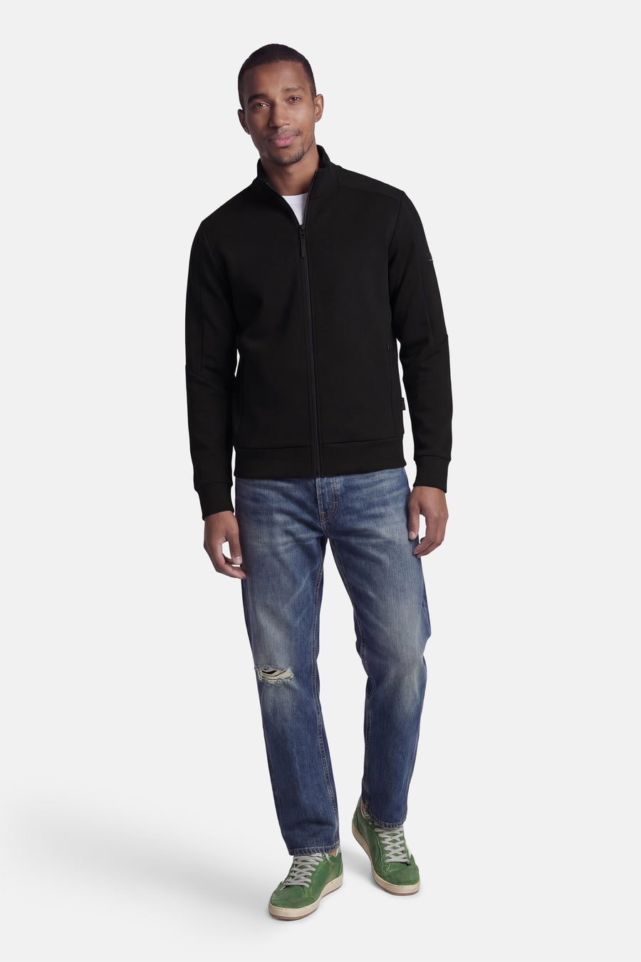 Veste courte noire de CORE BY JACK & JONES, à manches longues, à combiner avec un jean et des chaussures vertes.