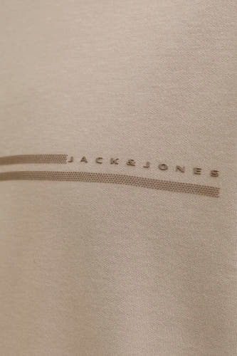 T-shirt beige à manches courtes de CORE BY JACK & JONES, avec des rayures horizontales et un logo de marque.