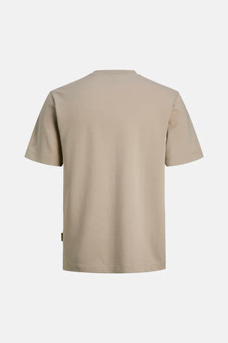 T-shirt beige à manches courtes de CORE BY JACK & JONES, vu de dos avec une petite étiquette sur le côté.