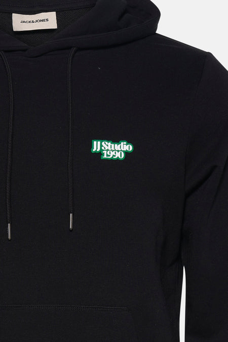 Sweatshirt noir à capuche de CORE by JACK & JONES, avec cordons de serrage et un écusson logo vert.