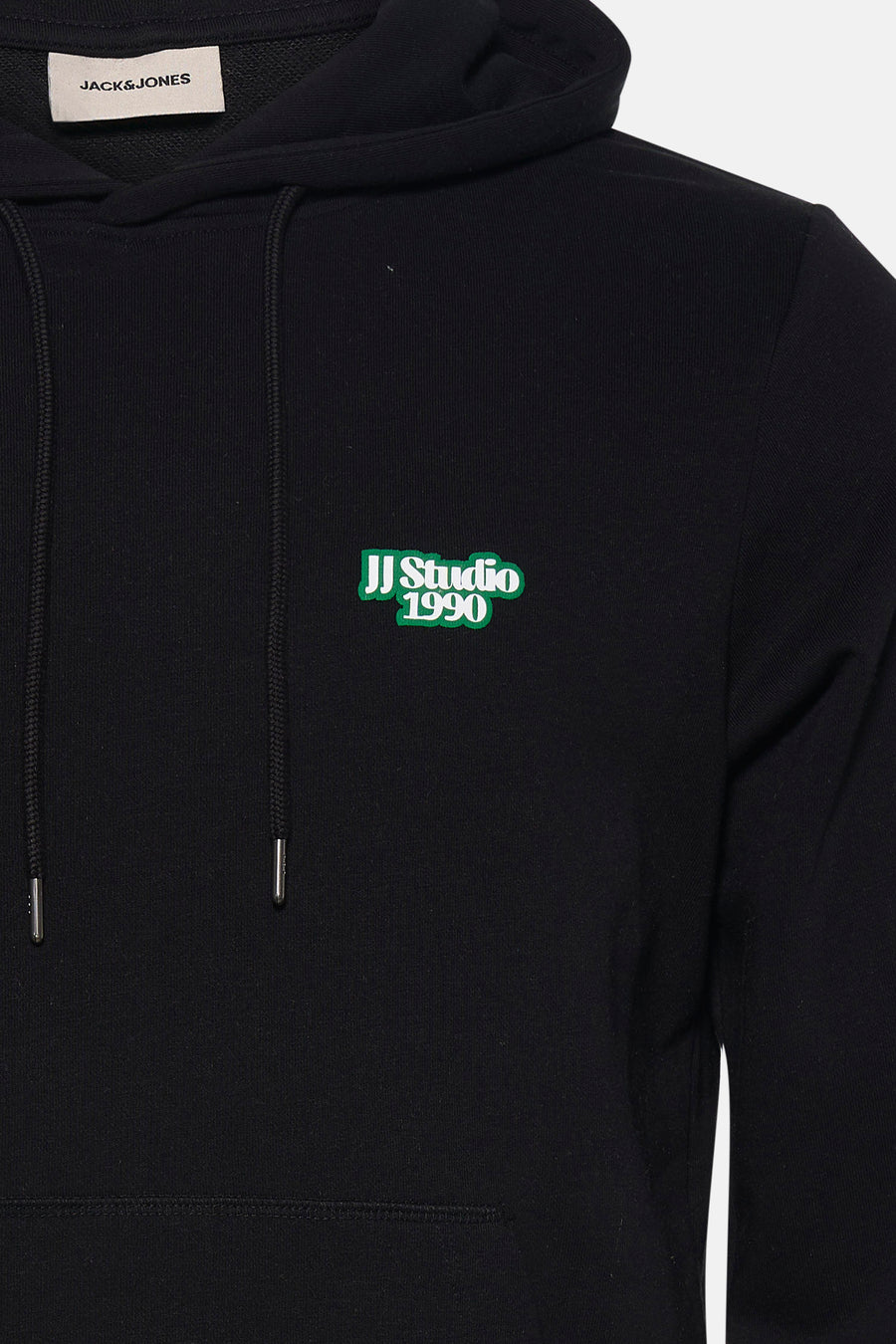 Sweatshirt noir à capuche de CORE by JACK & JONES, avec cordons de serrage et un écusson logo vert.