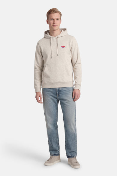 Sweat à capuche gris de CORE BY JACK & JONES, avec un petit logo sur la poitrine, à combiner avec un jean et des baskets.