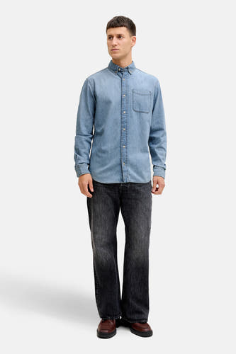 Jeanshemd van lichtblauw denim van ORIGINALS BY JACK & JONES, met lange mouwen en een borstzak.