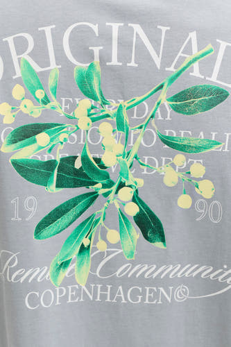T-shirt à manches courtes bleu de ORIGINALS BY JACK & JONES, avec des branches vertes et jaunes et du texte blanc.