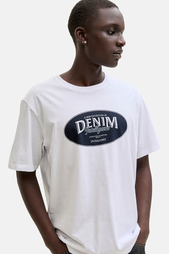 T-shirt blanc à manches courtes d'ORIGINALS BY JACK & JONES, avec une impression ovale bleu foncé sur la poitrine.