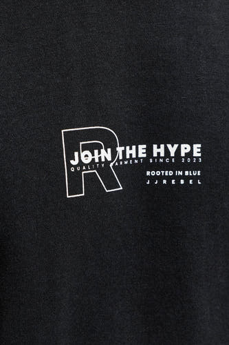 Sweat-shirt noir de JJREBEL avec un imprimé graphique sur le devant.