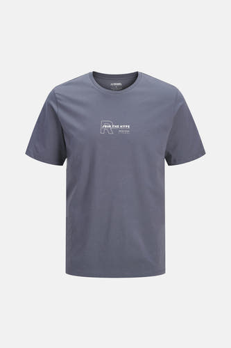 T-shirt bleu à manches courtes de JJREBEL, avec un imprimé blanc sur la poitrine.
