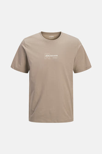 T-shirt marron à manches courtes de JJREBEL, avec un imprimé texte blanc sur la poitrine et un col rond.
